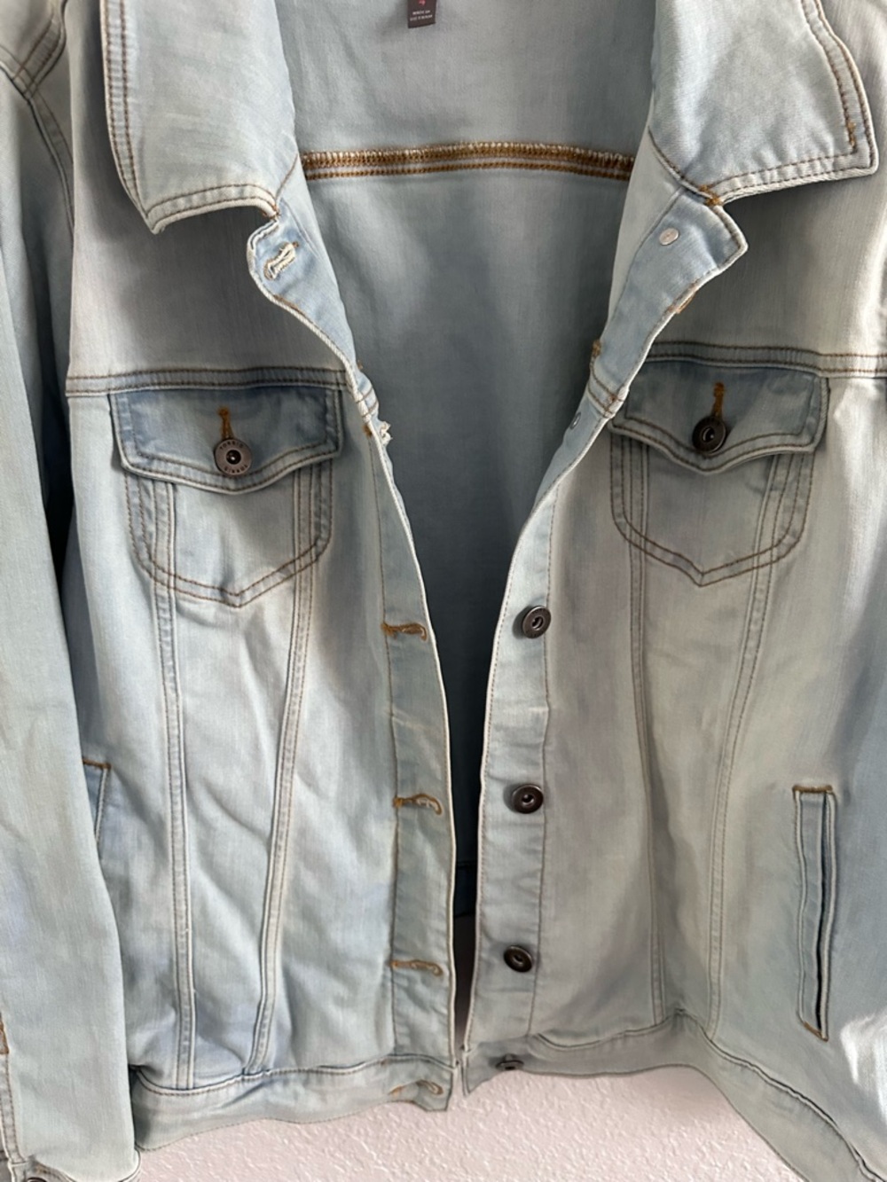 Torrid Size 4 Vintage Wash Denim Trucker Jacket Plus Size Faded Light Blue - Picture 3 of 13
